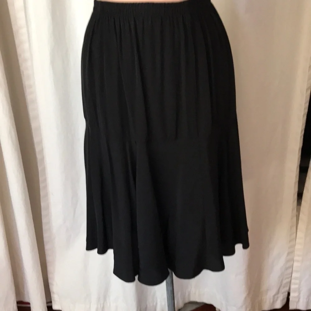 Dropped waist flared black skirt 10 - Picture 1 of 6